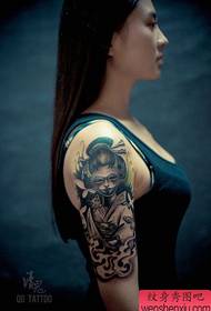 Msichana mkono maarufu mtindo mzuri wa tattoo ya geisha