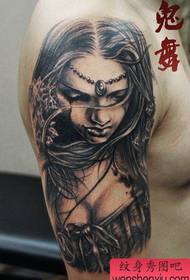 Armiku model i bukur tatuazh i vajzave 122380 @ një ilustrim i bukur i një tatuazh geisha në pjesën e brendshme të krahut