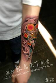 Braccio meravigliosamente popolare modello di tatuaggio denim di fiori di bellezza