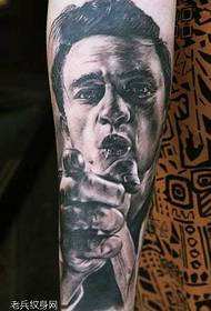 Padrão de tatuagem de retrato masculino francês