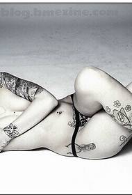 Σέξι σαγηνευτική ομορφιά σχέδιο τατουάζ γοητείας