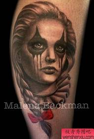 un bellissimo tatuaggio da clown di bellezza