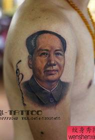 Bewaffnen Sie kühles klassisches Porträt des Tätowierungsmusters des Vorsitzenden Mao