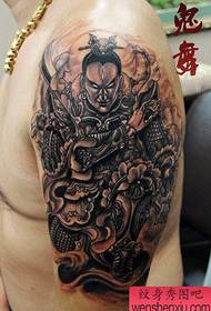 Erlang God Yang Lan -tatuointikuvio erittäin komealla ja hallitsevalla käsivarrella