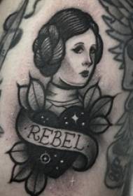 Cuisses de garçons sur feuilles de plantes anglaises piquées noires et images de tatouage de personnages