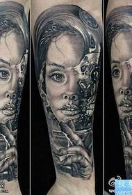 Татуировка рук механическая девушка