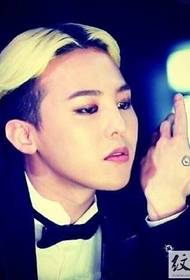 קעקוע יפהפה של קוואן ז'ילונג של BIGBANG