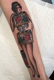 Tyttöhahmo tatuointikuvio Erilaisia eurooppalaisia ja amerikkalaisia abstrakteja tatuointivärejä tyttöhahmojen tatuointikuvio