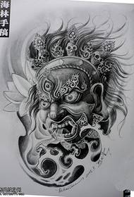 Un modello di tatuaggio diamante prepotente