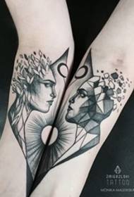 Asmenybės juodos ir baltos spalvos tatuiruotės modelis