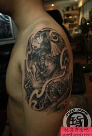 Kusog nga bantog nga nindot nga pattern sa tattoo sa geisha