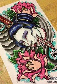 Isang alternatibong cool na tattoo geisha