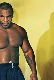 Dominujący mistrz dzikiego świata tatuaż Tyson