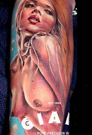 Bellissimi tatuaggi di bellezza sexy europei e americani con le braccia