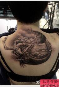 He ahua ataahua nga ahua mo te tattoo mermaid tattoo i te tua o te kotiro
