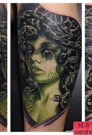 Itin vyraujantis „Medusa“ tatuiruotės modelis