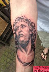 Lantai pola tato potret Yesus populer
