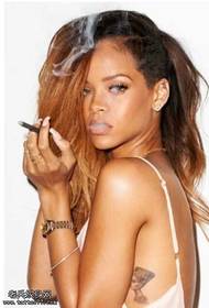 Rihanna lang hare sjaal dou tatoeëringpatroon