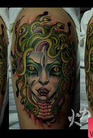 Arm super komea klassinen Medusa-tatuointikuvio