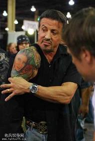 Stallone dominējošais tetovējums