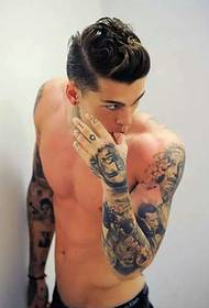 Néhány jóképű férfi csillag személyes tetoválás tetoválás