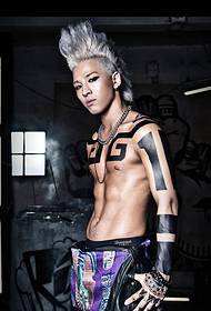 Bigbang jua uchi mwili wa juu kuonyesha tatoo nzuri