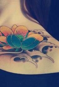 Patró de tatuatge de lotus de color de clavícula de bellesa