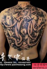 Популярен поп готин модел татуировка Medusa на гърба