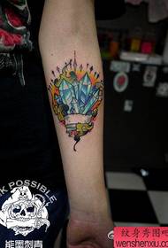 Дјевојка за руку популаран изврстан узорак драгуљарских тетоважа