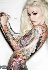 Patrón de tatuaxe de muller bastante sexy europeo