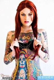 padrão de tatuagem colorido de uma mulher
