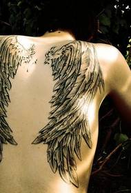 Pola tato indah sayap belakang perempuan