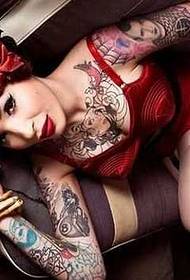 Pattern di tatuaggi di donna straniera