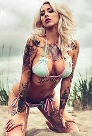 Tentazione sexy del tatuaggio femminile