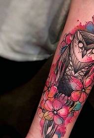 Izjemna cvetna tetovaža z lepimi barvami
