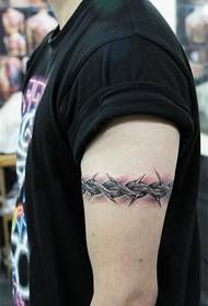 Immagini del tatuaggio del bracciale a spina da uomo