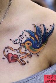 Babae Pattern ng Tattoo: Kulay ng Babaeng Pag-ibig ng Little Swallow Tattoo Pattern Tattoo Larawan