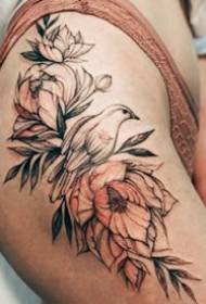 Sexy blomtatoeage - Beauty Flower Tattooed troch prachtige blommen