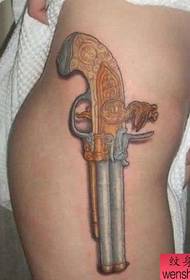 Grožio pistoleto tatuiruotės modelio nuotrauka (kelios nuotraukos)