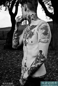Modello di tatuaggio uomo di personalità