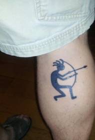 Smank minimalistički smiješan čovjek s uzorkom tetovaže lukom i strijelom