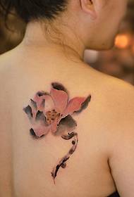elegantu un skaistu ziedu tetovējumu tetovējumu grupa