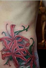 un grup de tatuaje frumoase și pure de alte flori