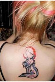 Wolf totem tattoo para sa mga kababaihan
