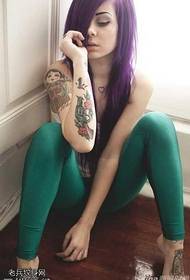 Modello di tatuaggio viola moda sorella