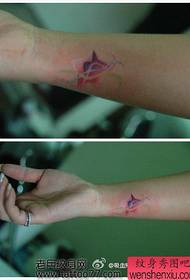 Padrão de tatuagem de estrela de cinco pontas que as meninas gostam