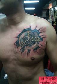 Чоловічі передні груди прохолодно класичний механічний татуювання годинник татуювання