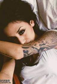 Жінка татуювання візерунок