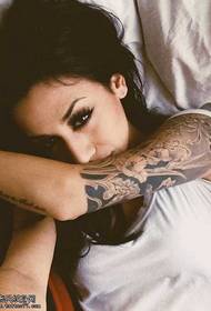 Modello tatuaggio donna