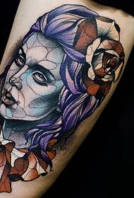Model de tatuaj colorat în stil modern de femeie diavolă